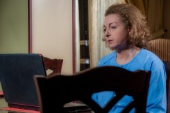 الموت يفجع نادين الخوري بسبب السّرطان وتخسر جميع أفراد عائلتها