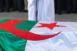 وصول جثمان الفقيد علي كافي إلى الجزائر العاصمة