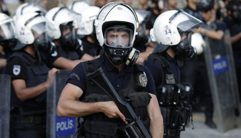 الشرطة التركية تعتقل 63 شخصا يشتبه في صلتهم بالإرهاب