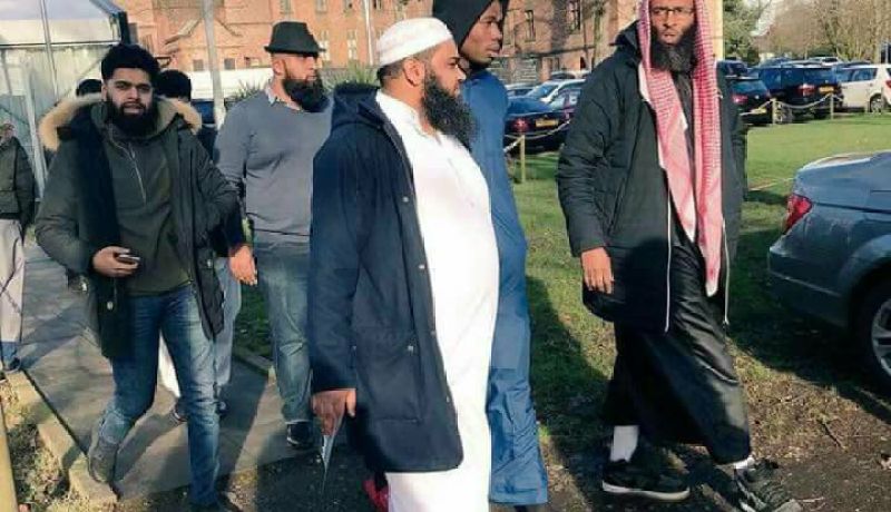 بوغبا يُثبت تعلقه بالدين الإسلامي ويُؤدي صلاة الجمعة