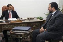 مرسي  يلتقي رئيس الوزراء ووزير الدفاع