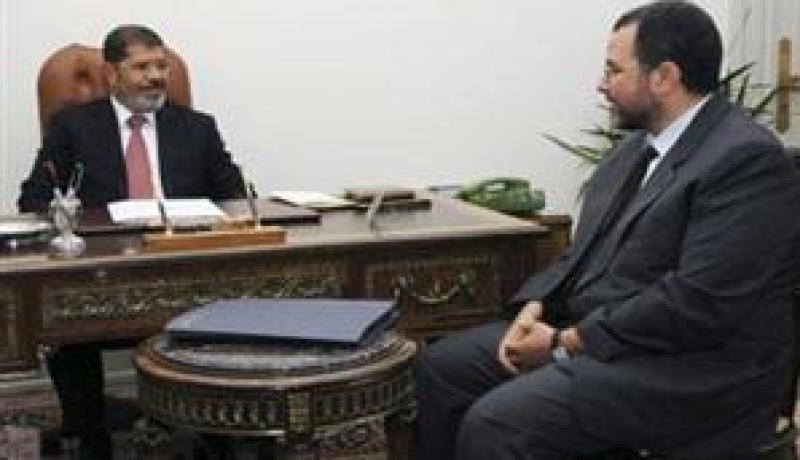 مرسي  يلتقي رئيس الوزراء ووزير الدفاع