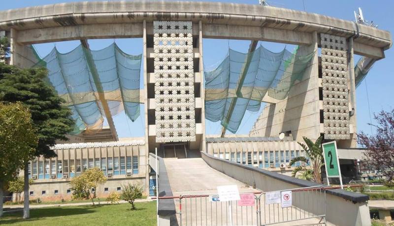 تبون يؤكد على ضرورة الالتزام بمعايير الجودة واحترام الآجال ترميم ملعب 5 جويلية