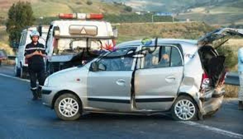 وفاة شخص وإصابة 7 آخرين بجروح في حادث مرور ببلدية لغروس ببسكرة