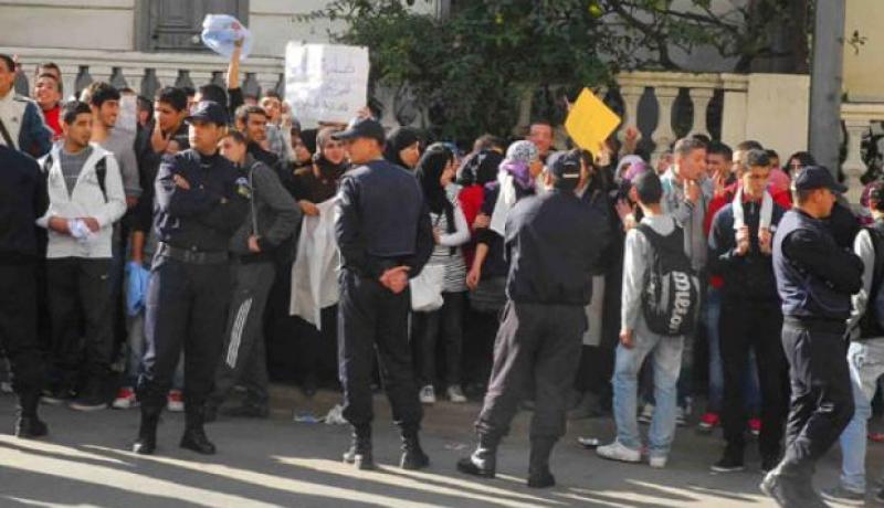 أكثرمن 250 طالب ثانوي في احتجاج سلمي لليوم الثالث على التوالي بالجزائر العاصمة