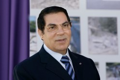 هولاند يجمد 27 مليون أورو و 4 عقارات من أملاك الرئيس التونسي السابق بن علي