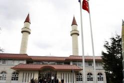 المساجد في هولند تغلق أبوابها وقت الصلاة تخوفا من الهجمات