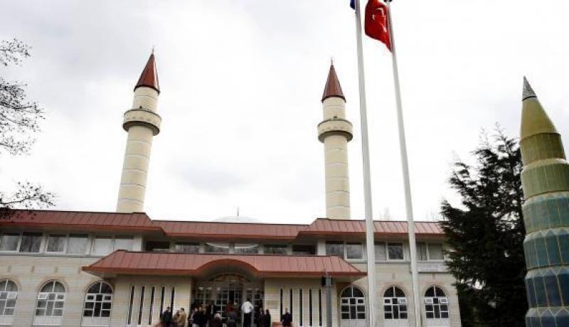 المساجد في هولند تغلق أبوابها وقت الصلاة تخوفا من الهجمات