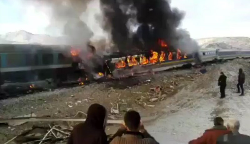 8 قتلى بعد اصطدام قطاري ركاب في إيران