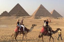 كورتني كارداشيان  تقضي عطلتها في مصر مع صديقها الجزائري