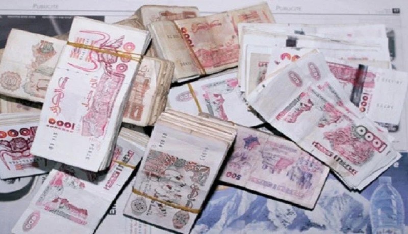 حجزأزيد عن160600 دينار جزائري مهربة  في جانت