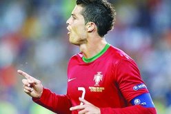 رونالدو يؤهل البرتغال إلى ربع النهائي