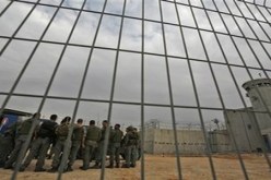 قوات الاحتلال تقتحم سجن النقب وتعتدي على المعتقلين