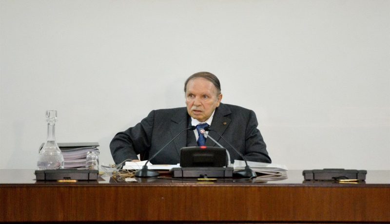 بوتفليقة يصادق على ملحق عقد بين سوناطراك وشركات اجنبية