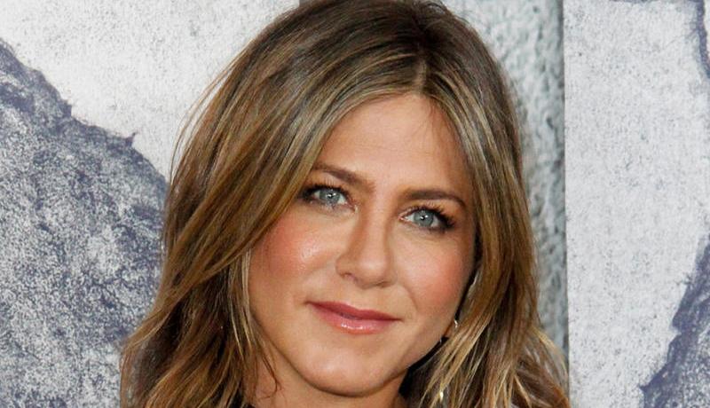 “جينيفر أنيستون” تنجو من الموت في عيد ميلادها