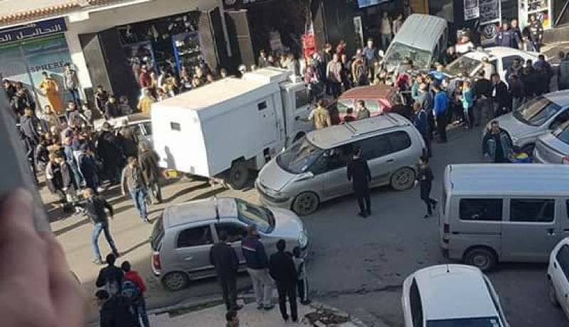 بالصور.. حادث مرور بين شاحنة لنقل الاموال و3 سيارات بوادي قريش بالعاصمة