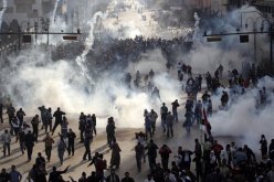 مقتل جندي في المواجهات امام وزارة الدفاع في القاهرة