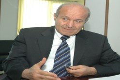 ربراب يمدّد إقامته في الخارج