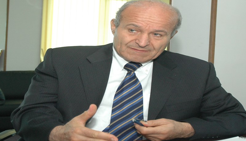 ربراب يمدّد إقامته في الخارج