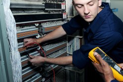 شباب  أونساج لإصلاح كل انقطاعات الهاتف والأنترنيت في 24 ساعة