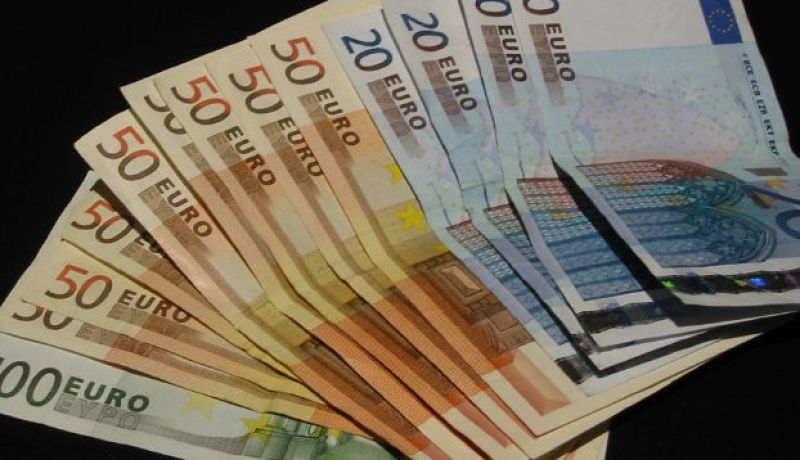 تدنى سعر اليورو لمستوى قياسي