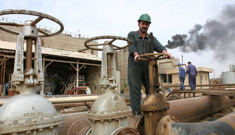 العراق يتوقع انتاج 3.7 مليون برميل يوميا من النفط في 2013