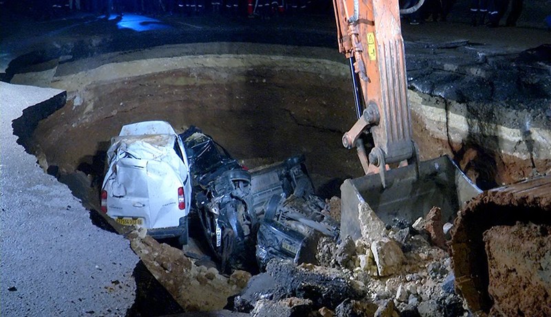 حفرة.. تشلّ العاصمة