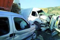 اصطدام تسلسلي لـ17 سيارة يخلف قتيلا و22 جريحا في البويرة