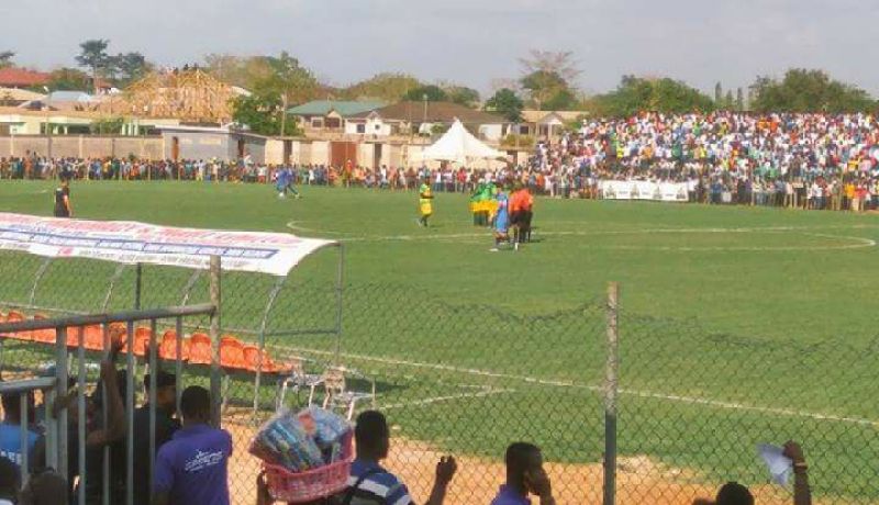 بالفيديو.. وفاق سطيف يتعرض لإعتداءات وسرقة للعتاد في غانا