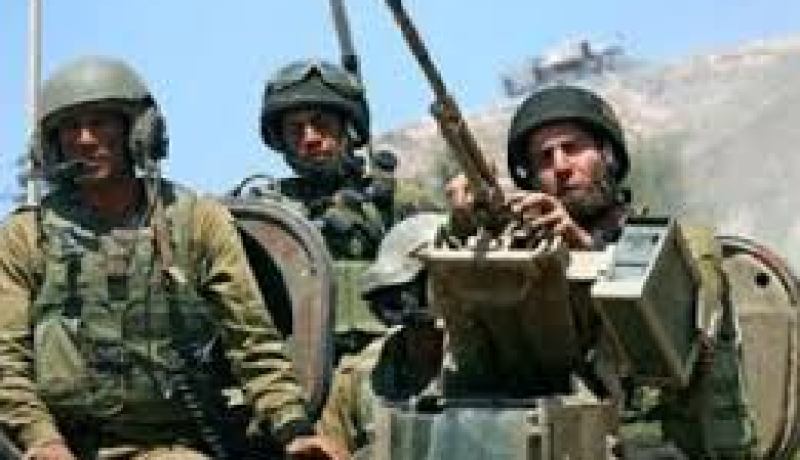 جيش الإحتلال الإسرائيلي يستهدف منازل الفلسطينيين شرق خان يونس