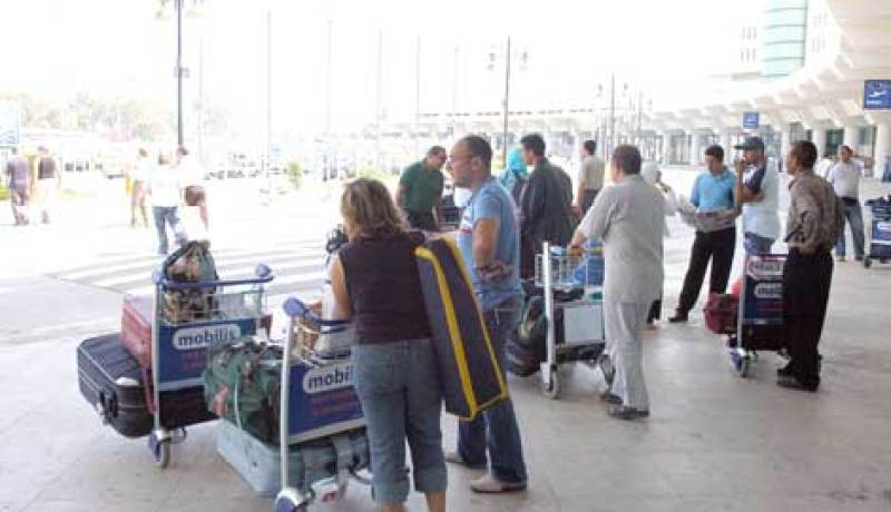 مغار يؤكد أن دخول الجالية الجزائرية المقيمة في الخارج إلى الوطن انشغال السلطات العمومية