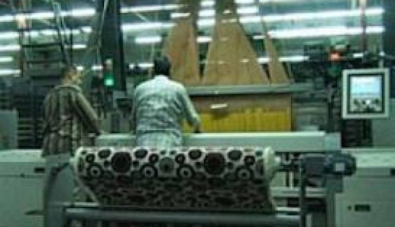 ابرام اتفاقيتين لتزويد مؤسستي نقل عمومية بمنتوجات نسيجية محلية
