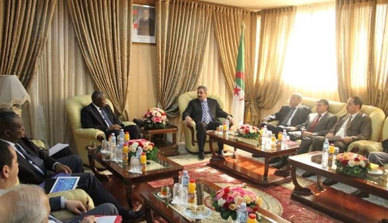 تهمي يستقبل لجنة المعاينة التي أوفدتها الكاف إلى الجزائر