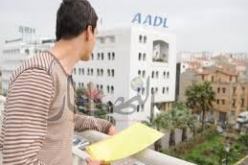 بالفيديو: رسائل الرد الخاصة بالمستفدين من سكنات عدل مرمية داخل المقاهي