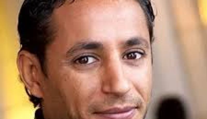 الممثل الجزائر نبيل عسلي يتألق في فيلم “الدليل” لعمور حكار