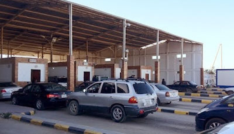 عودة حركة العبور بمنفذ رأس اجدير الحدودي بين ليبيا وتونس