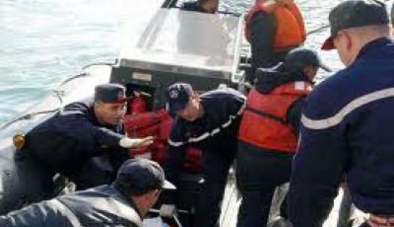 خفر الشواطئ ينقذون 19 صياد من الغرق بسواحل الغزوات في تلمسان