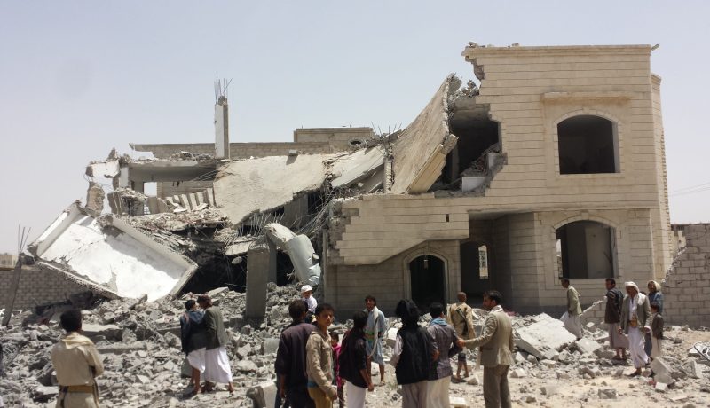 مقتل 5 أشخاص من عائلة واحدة جراء غارة للتحالف العربي في اليمن
