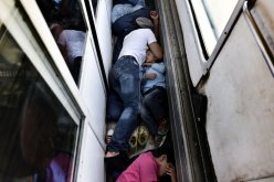 القبض على 28 لاجئا عراقيا و15 سوريا في قطار بضائع ببلغاريا