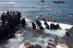 وفاة 28 شخصا وإنقاذ الآلاف من المهاجرين في البحر المتوسط
