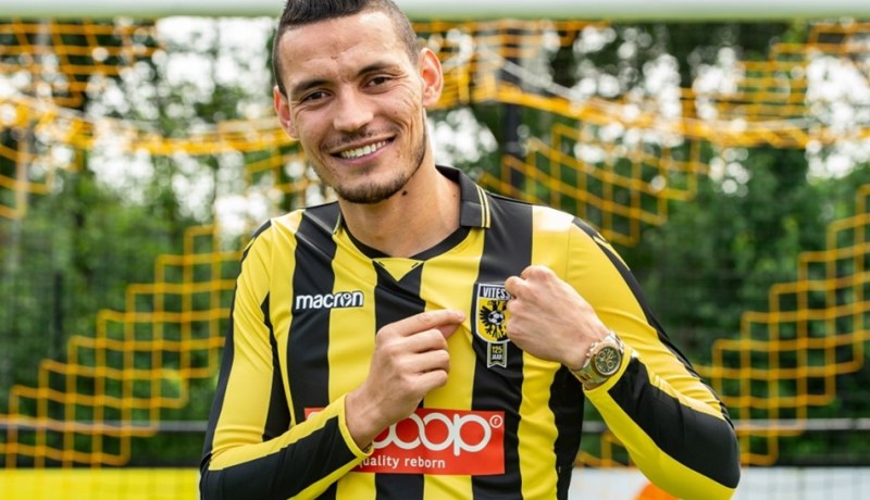 درفلو: “أسعى لمنح صورة مشرفة عن اللاعب الجزائري في هولاندا”