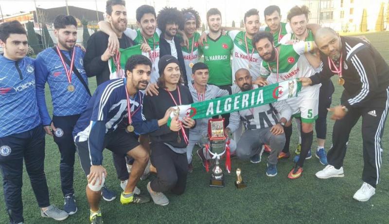 بالصور.. نادي جزائري يُتوج بدورة اللاجئيين السوريين بتركيا !