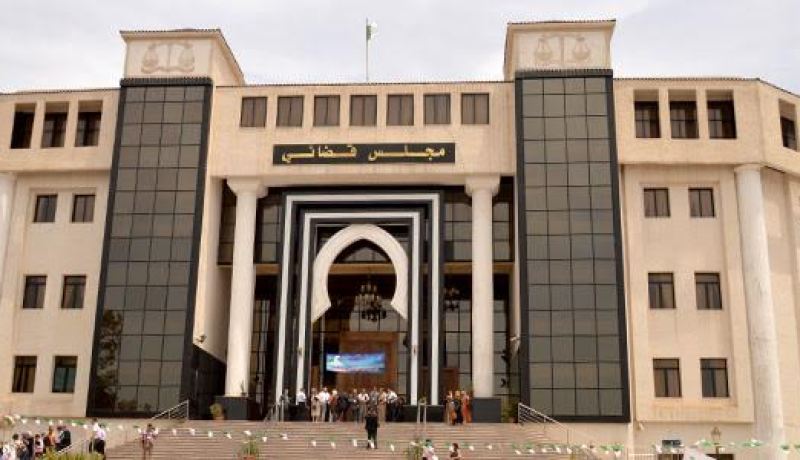 وكيل جمهورية بمحكمة بومرداس تطيح بامرأة انتحلت صفة قاضية بمجلس تيبازة