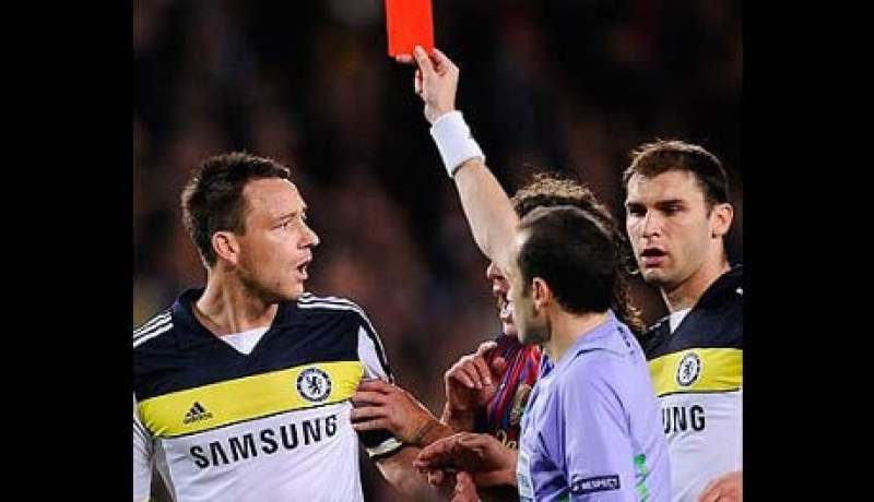 الاتحاد الأوروبي لكرة القدم يعاقب جون تيري بالإيقاف لثلاث مباريات