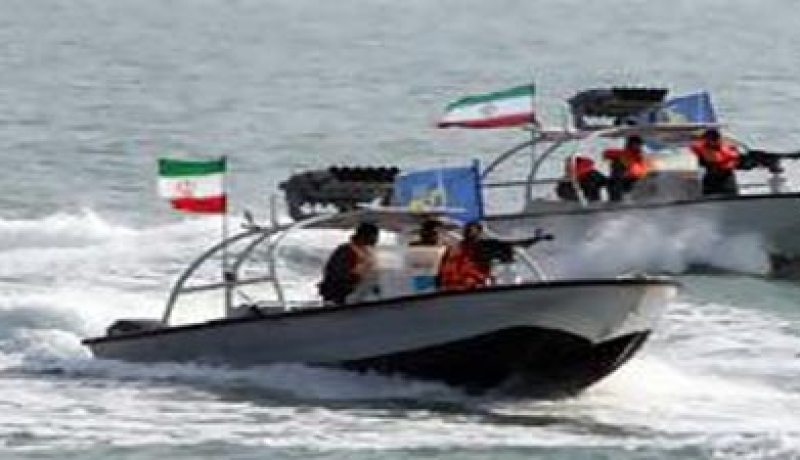 إيران تحتجز زورقين سعوديين وتسعة بحارة