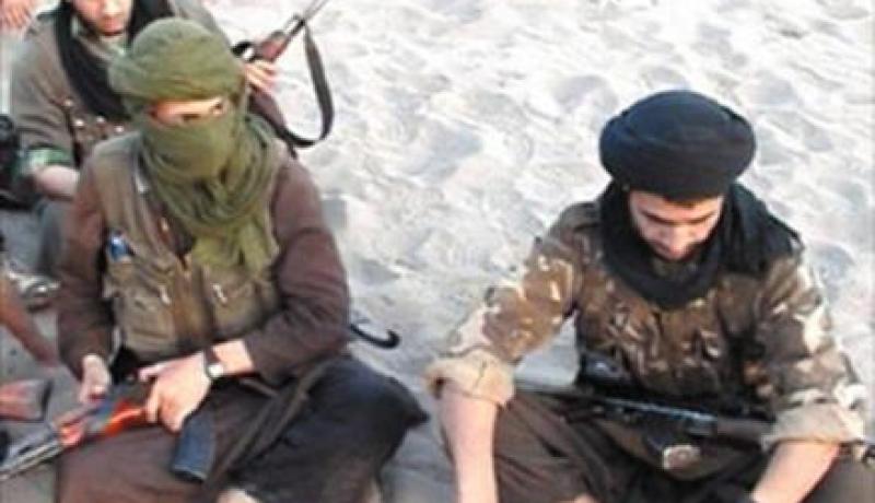 ثلاثة إرهابيين يتخلون عن حمل السلاح ويسلمون انفسهم  في اليزي