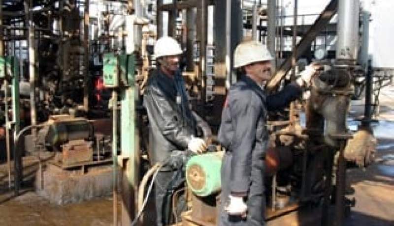 البنك العالمي يتوقع انخفاض سعر البترول إلى أكثر من نصف ما كان عليه سنة 2008