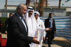 هنية يرفض مصافحة الشيخة موزة
