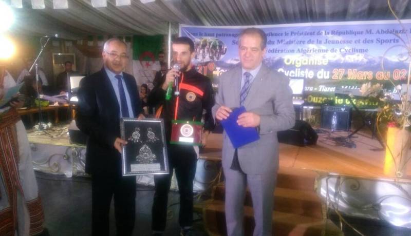 بالصور.. ولد علي يثني على نجاح دورة الجزائر الدولية للدراجات !