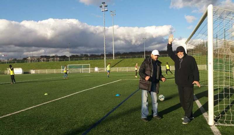 بالصور.. أبو جرة سلطاني يُشارك في مباراة ودية بين المساجد